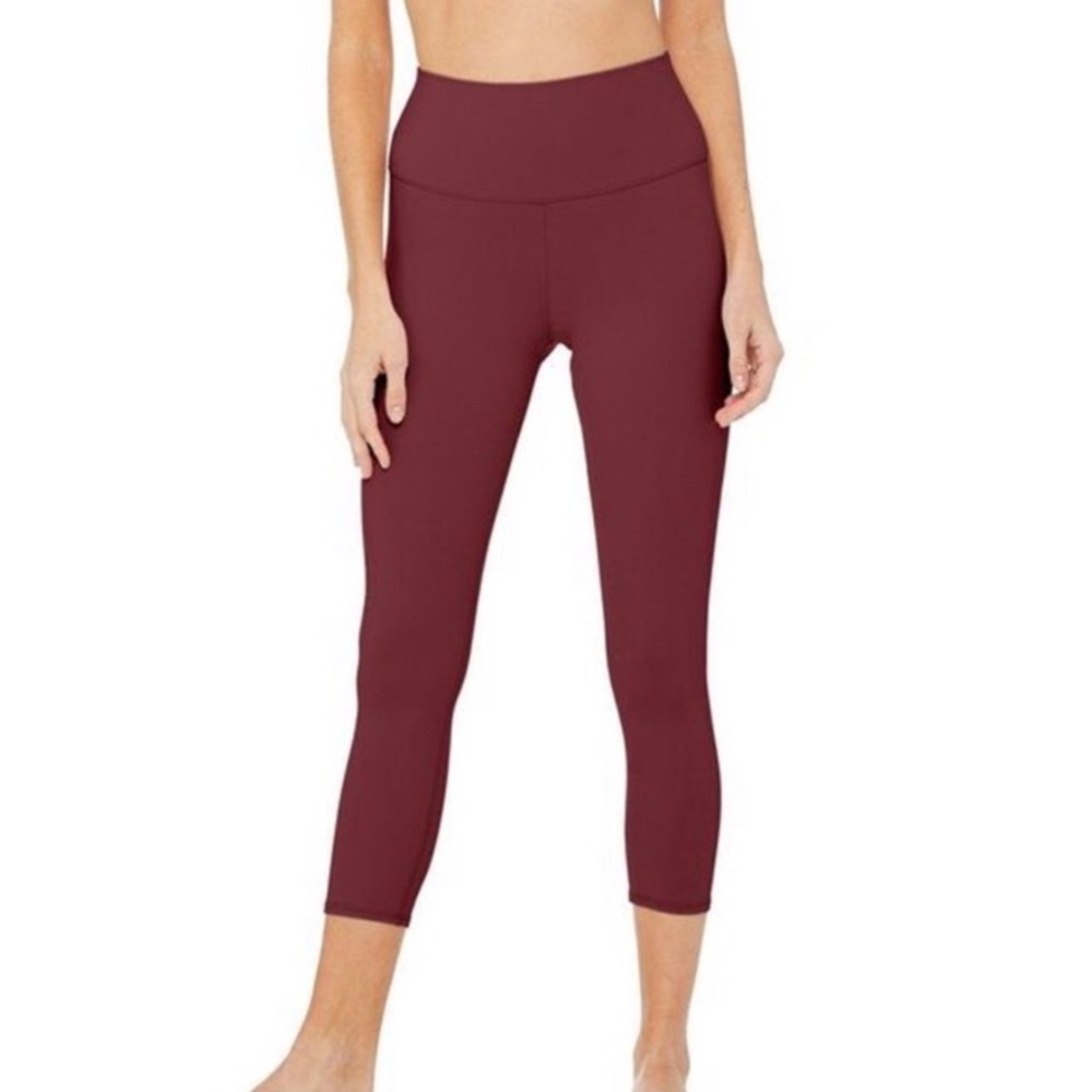 Alo high waist air brush capri in black cherry